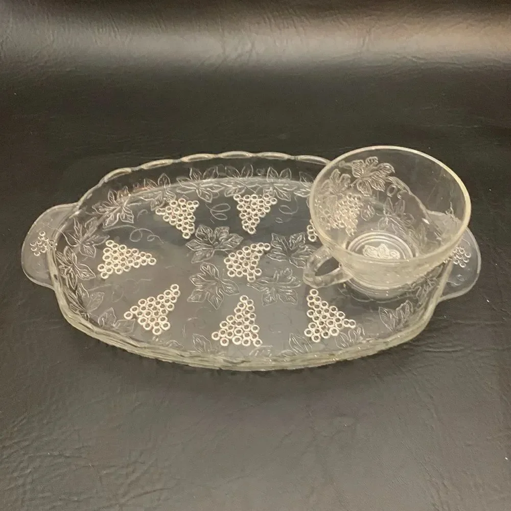 Anchor Hocking 4 Glass Trays 4 Glass Coffee Tea Cups Vintage 8 Piece Snack Set